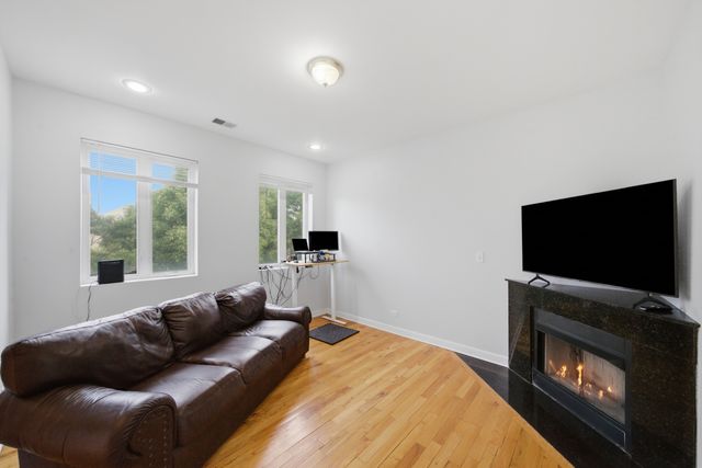 2217 W Farwell Avenue 4B, Chicago, IL 60645