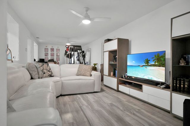 27 NE 18th Street, Homestead, FL 33030