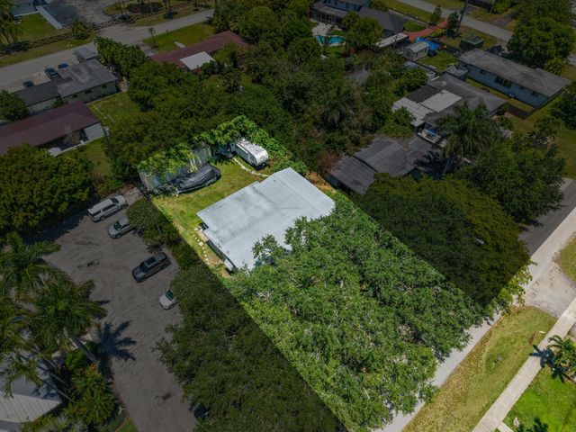 27 NE 18th Street, Homestead, FL 33030