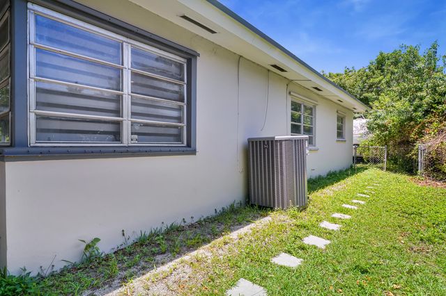 27 NE 18th Street, Homestead, FL 33030