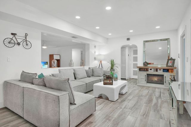 27 NE 18th Street, Homestead, FL 33030