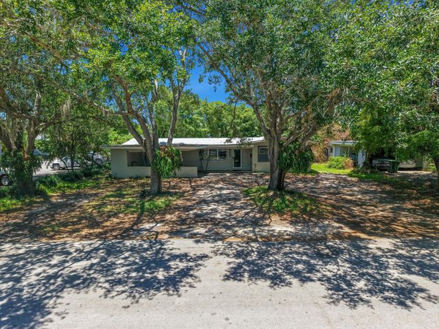 27 NE 18th Street, Homestead, FL 33030