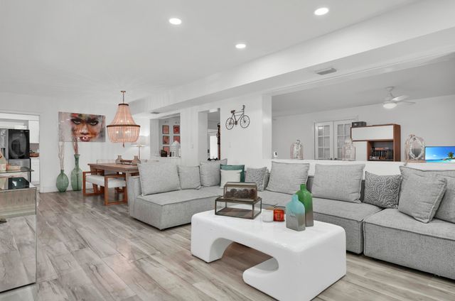 27 NE 18th Street, Homestead, FL 33030