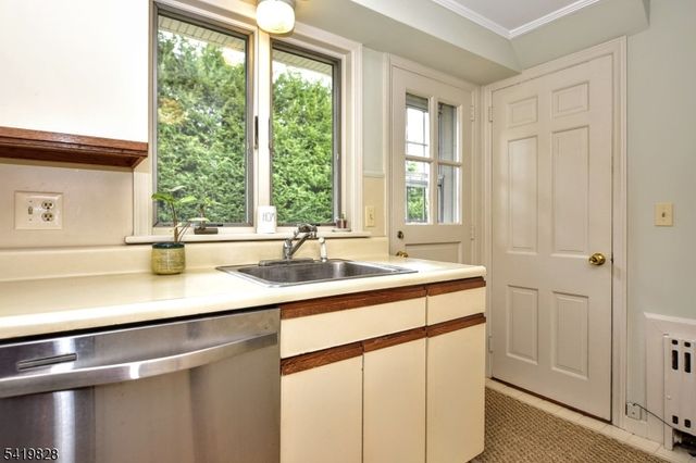 314 Canterbury Dr, Ramsey Boro, NJ 07446