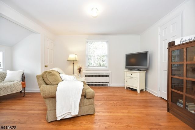 314 Canterbury Dr, Ramsey Boro, NJ 07446