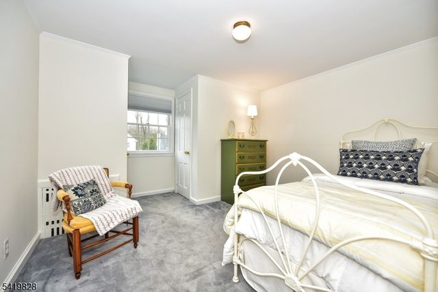 314 Canterbury Dr, Ramsey Boro, NJ 07446