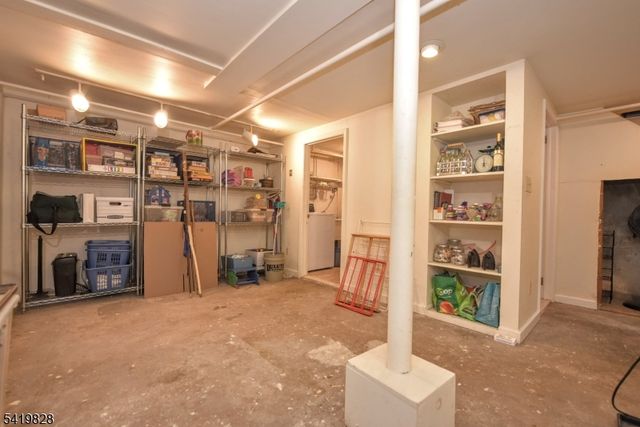 314 Canterbury Dr, Ramsey Boro, NJ 07446