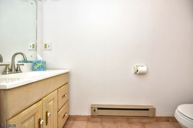 314 Canterbury Dr, Ramsey Boro, NJ 07446