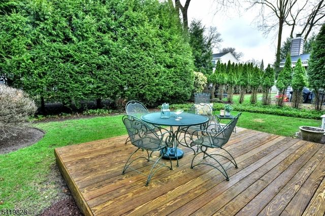 314 Canterbury Dr, Ramsey Boro, NJ 07446