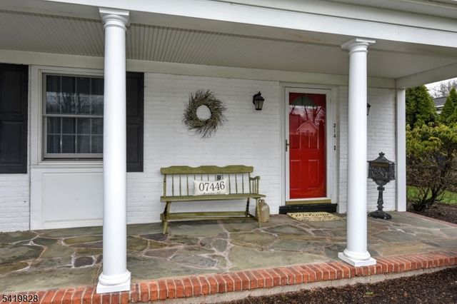 314 Canterbury Dr, Ramsey Boro, NJ 07446