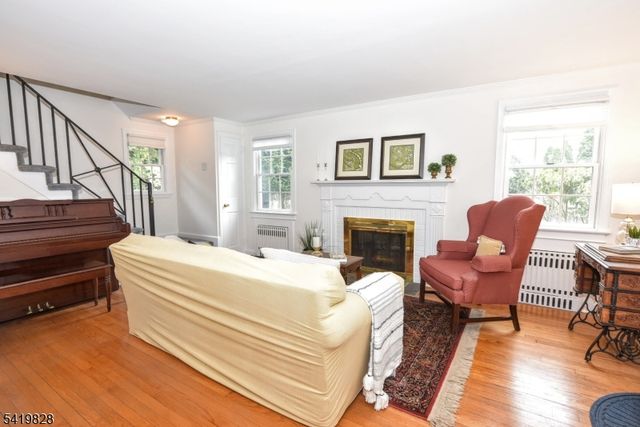 314 Canterbury Dr, Ramsey Boro, NJ 07446