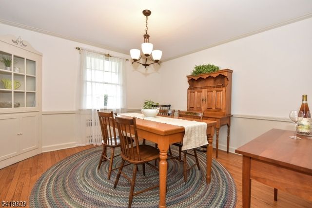 314 Canterbury Dr, Ramsey Boro, NJ 07446