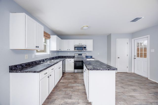 10634 Shaenpath, San Antonio, TX 78254