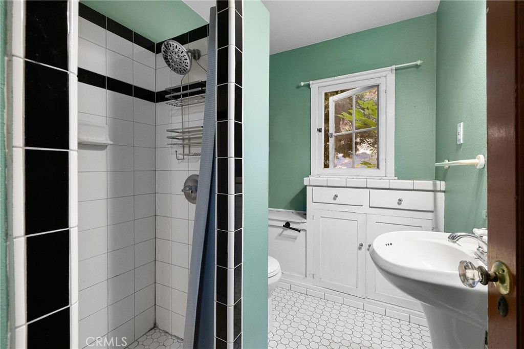 Image 32 of property listing at 2509 I, La Verne, CA 91750