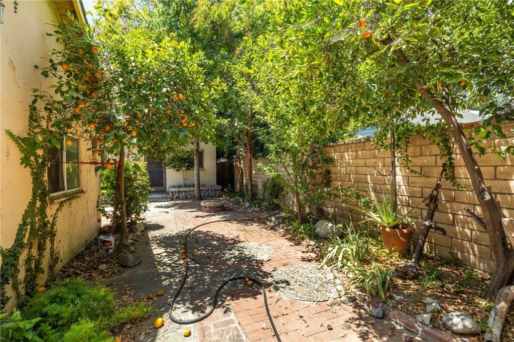 Image 41 of property listing at 2509 I, La Verne, CA 91750