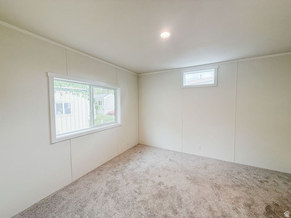 Image 6 of property listing at 200 N HARRISVILLE RD #33, Ogden, UT 84404