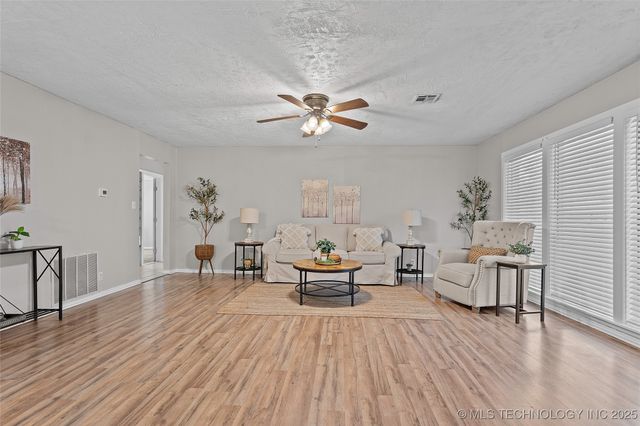 1015 NW Maxwell, Ardmore, OK 73401