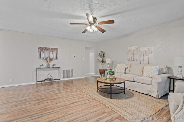 1015 NW Maxwell, Ardmore, OK 73401