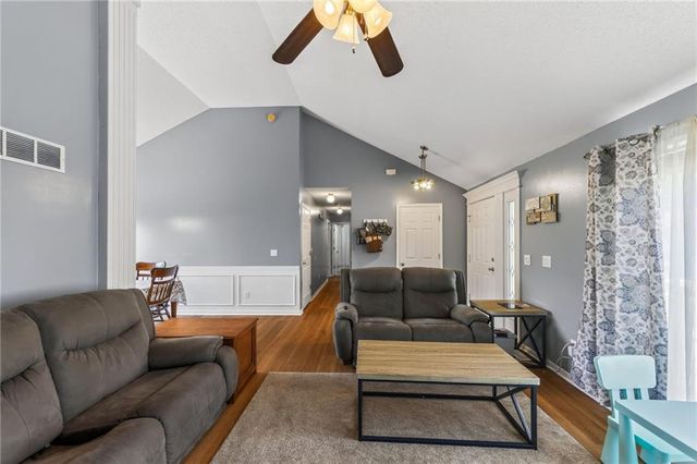 2021 Buckeye Court, Excelsior Springs, MO 64024