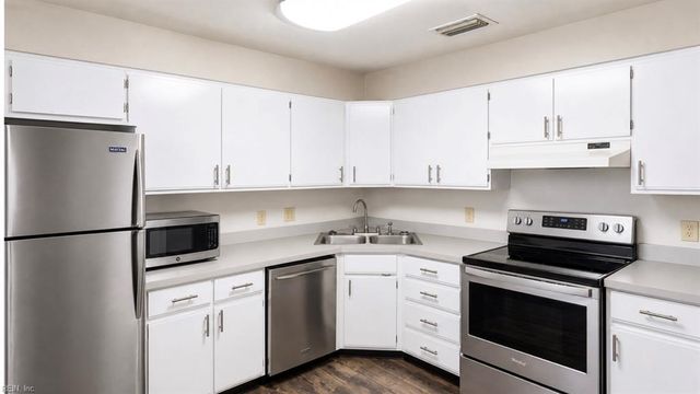 534 Rainbow Ct Apt 102, Newport News, VA 23608