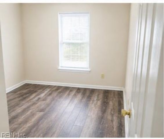 534 Rainbow Ct Apt 102, Newport News, VA 23608