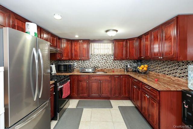 18348 Camden Avenue, Saint Albans, NY 11412
