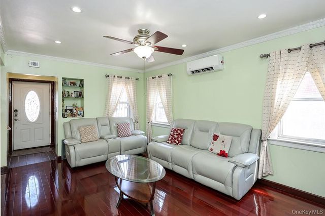 18348 Camden Avenue, Saint Albans, NY 11412