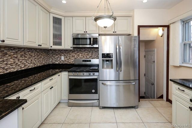 18348 Camden Avenue, Saint Albans, NY 11412