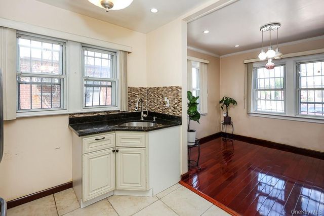 18348 Camden Avenue, Saint Albans, NY 11412
