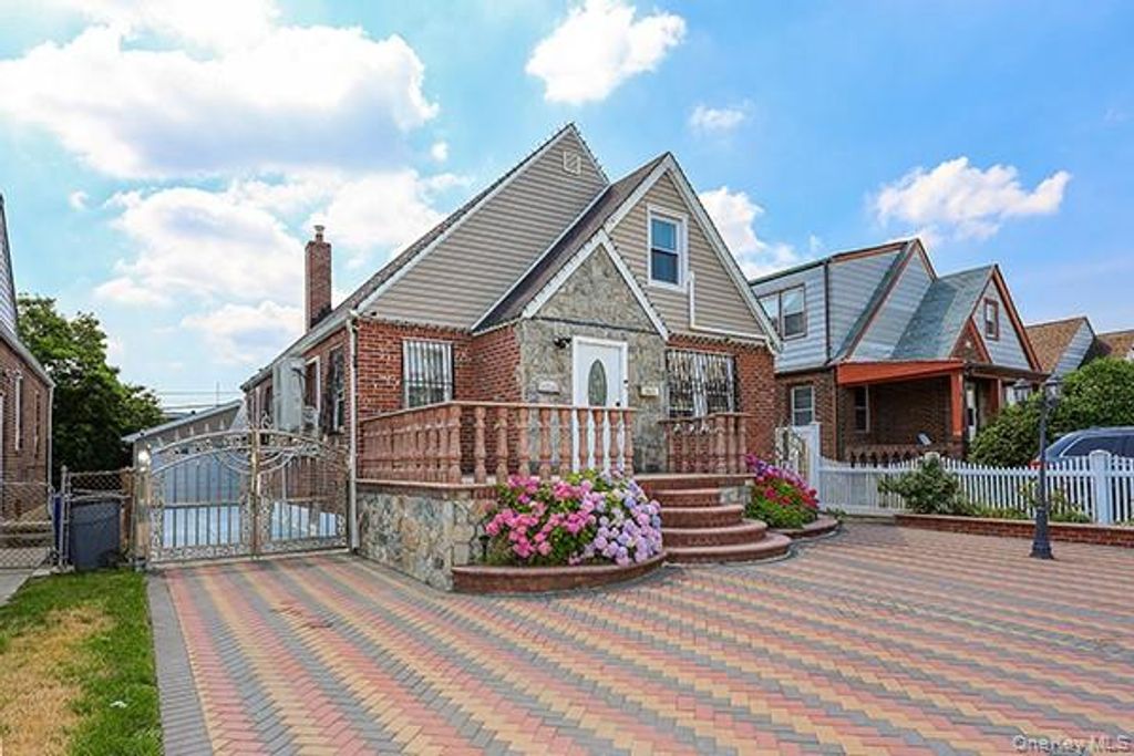 18348 Camden Avenue, Saint Albans, NY 11412 — photo 2