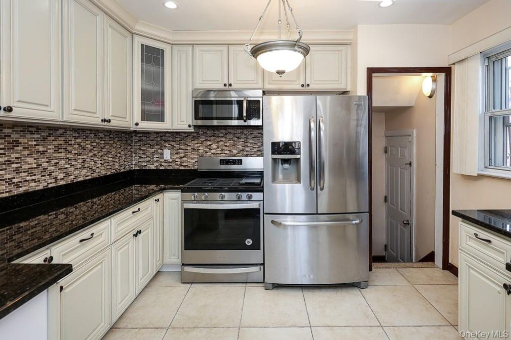 18348 Camden Avenue, Saint Albans, NY 11412 — photo 5