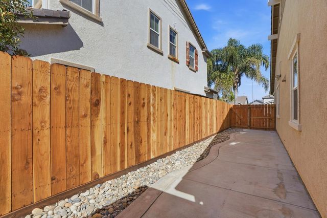 1643 Badger Way, Tracy, CA 95304