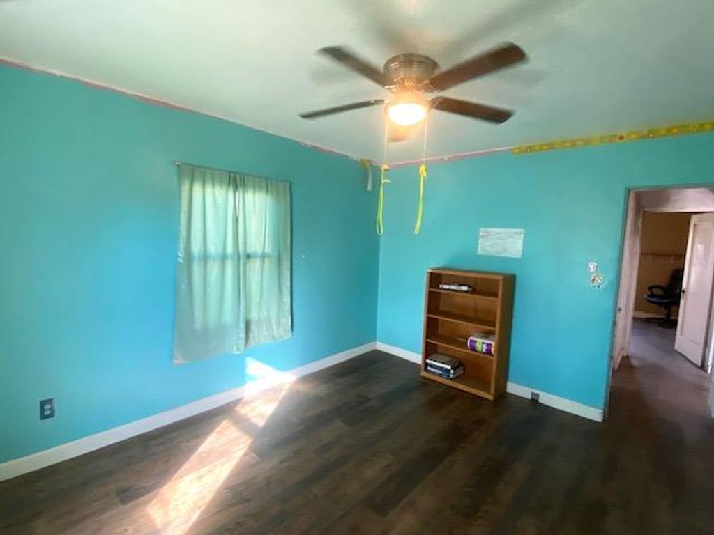 Image 11 of property listing at 3004 N Thorne Avenue, Fresno, CA 93704