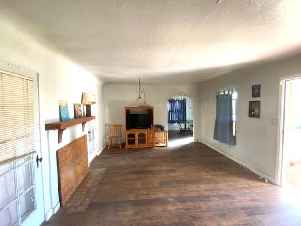 Image 12 of property listing at 3004 N Thorne Avenue, Fresno, CA 93704