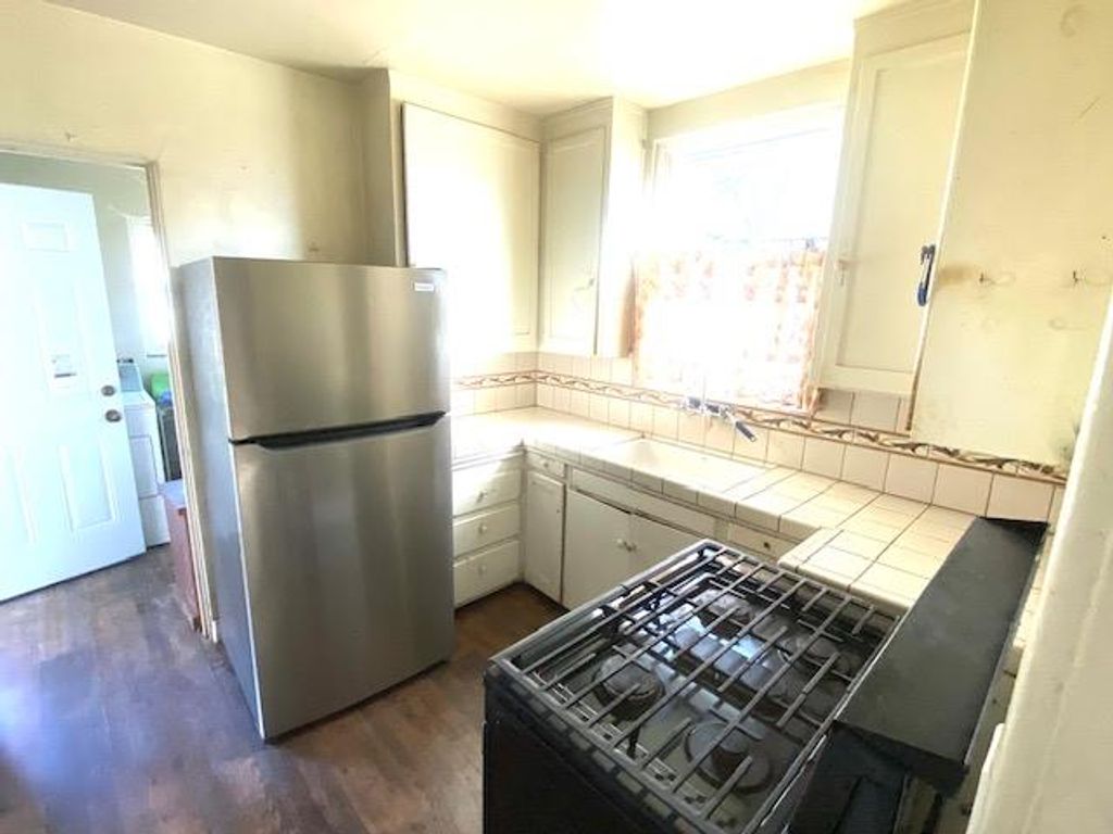 Image 14 of property listing at 3004 N Thorne Avenue, Fresno, CA 93704