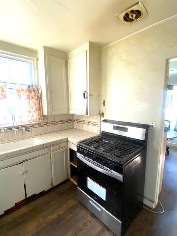 Image 15 of property listing at 3004 N Thorne Avenue, Fresno, CA 93704