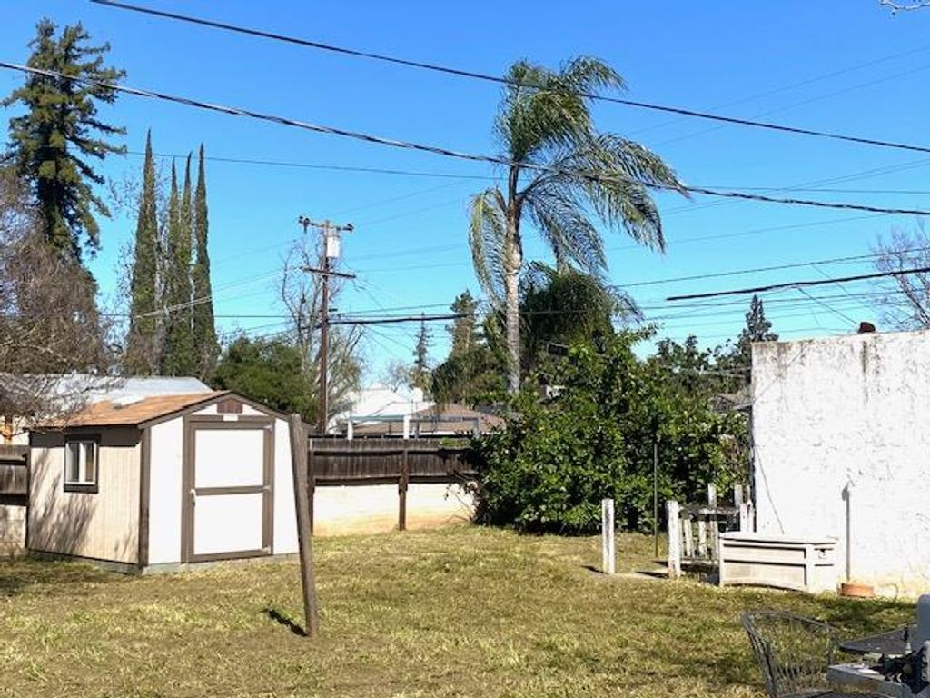 Image 19 of property listing at 3004 N Thorne Avenue, Fresno, CA 93704