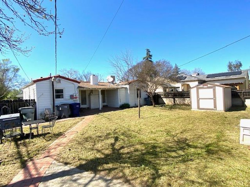Image 20 of property listing at 3004 N Thorne Avenue, Fresno, CA 93704
