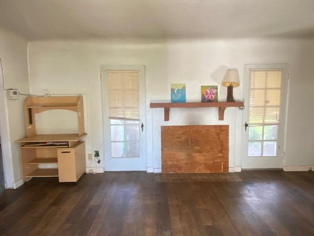 Image 4 of property listing at 3004 N Thorne Avenue, Fresno, CA 93704