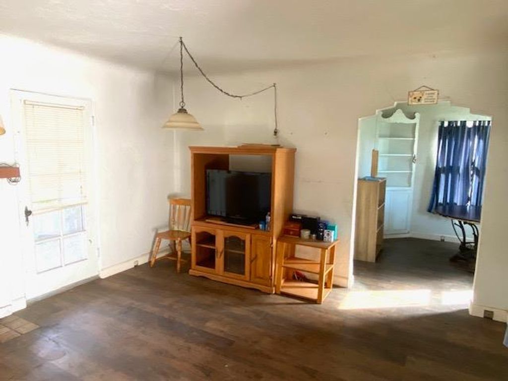 Image 5 of property listing at 3004 N Thorne Avenue, Fresno, CA 93704