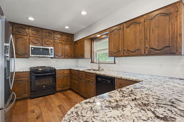 1020 Red Bud Drive, Grove, OK 74344