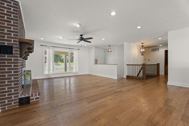 1020 Red Bud Drive, Grove, OK 74344
