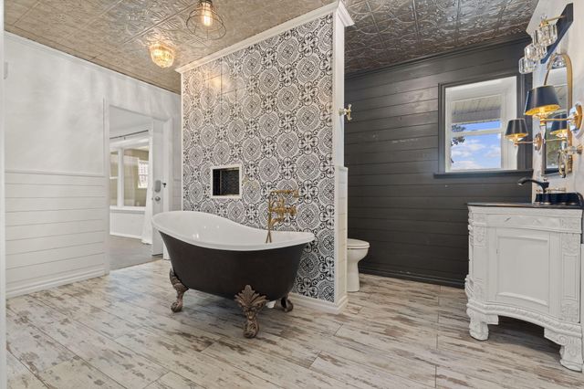 1020 Red Bud Drive, Grove, OK 74344