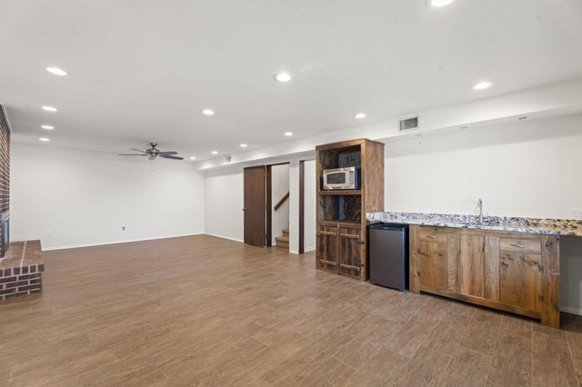 1020 Red Bud Drive, Grove, OK 74344