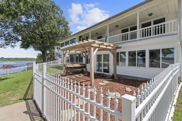 1020 Red Bud Drive, Grove, OK 74344