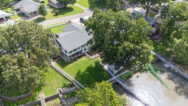 1020 Red Bud Drive, Grove, OK 74344