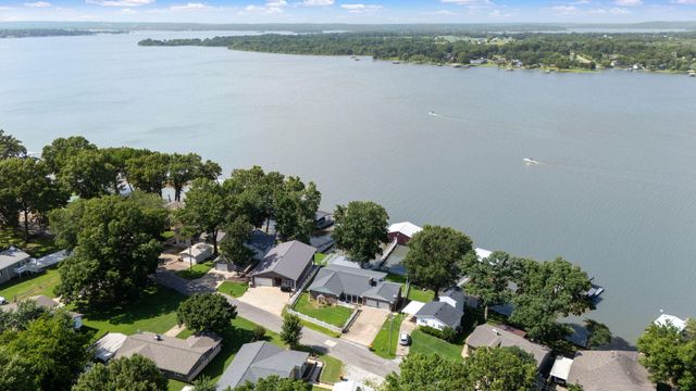 1020 Red Bud Drive, Grove, OK 74344