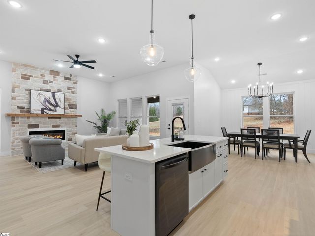 1754 Fish Camp Road, Chesnee, SC 29323