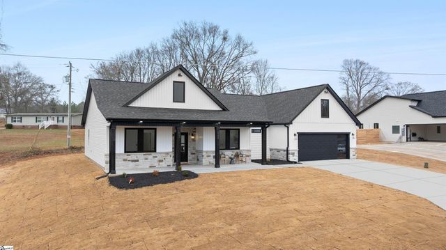 1754 Fish Camp Road, Chesnee, SC 29323