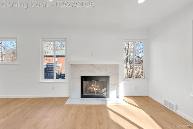 29760 Hoy Street, Livonia, MI 48154